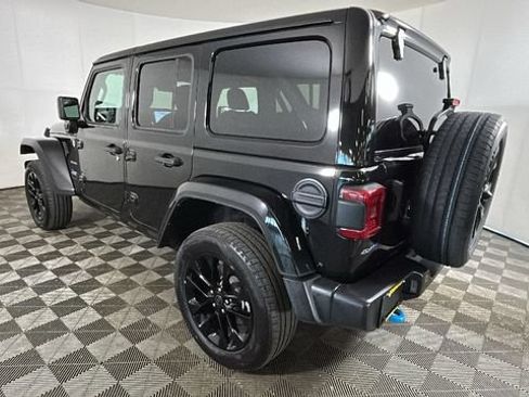 Used 2024 Jeep Wrangler Unlimited Sahara AWD/4WD image 4