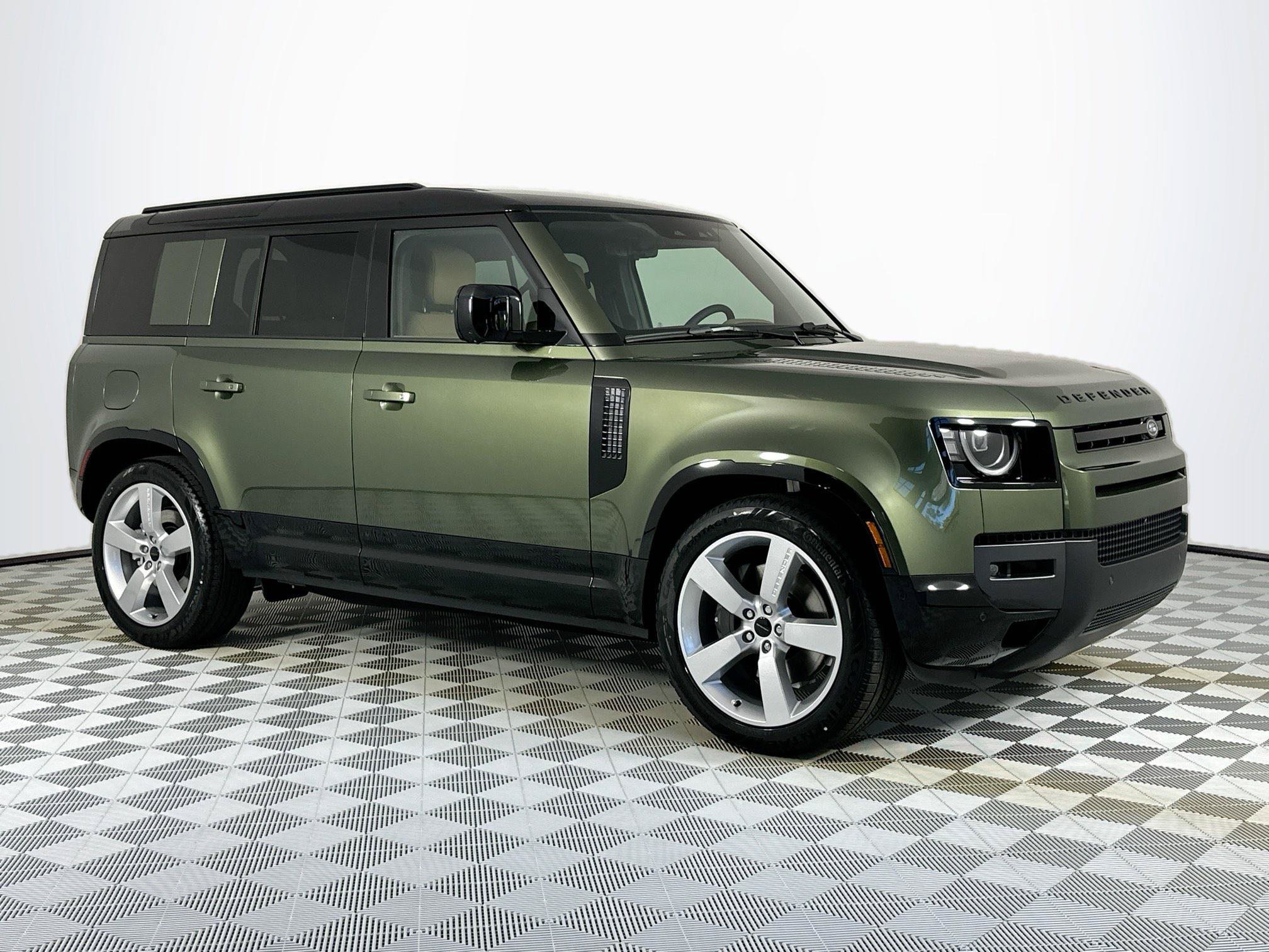 New 2026 Land Rover Defender 110 X-Dynamic SE AWD/4WD image 3