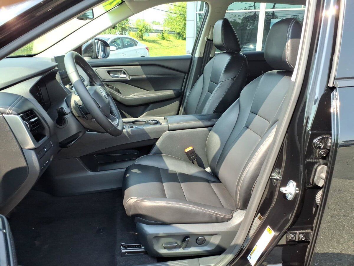 Used 2026 Nissan Rogue SL AWD/4WD image 18