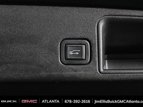 Used 2024 GMC Terrain SLT image 29