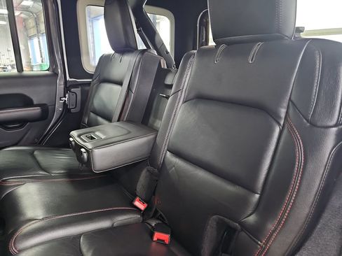 Used 2018 Jeep Wrangler Unlimited Rubicon AWD/4WD image 13