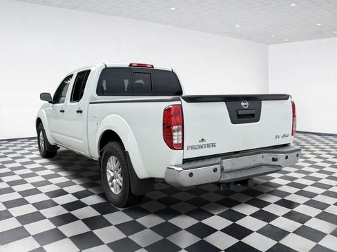Used 2015 Nissan Frontier SV w/ SV Value Truck Package AWD/4WD image 6