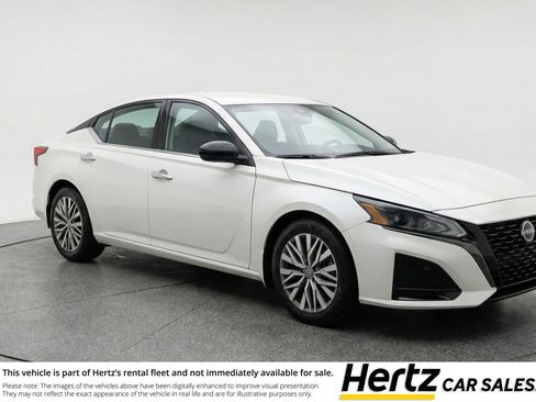 Used 2025 Nissan Altima 2.5 SV FWD image 1