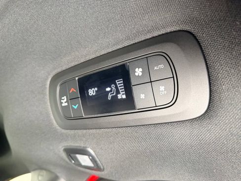 New 2027 Chrysler Pacifica Select AWD/4WD image 13