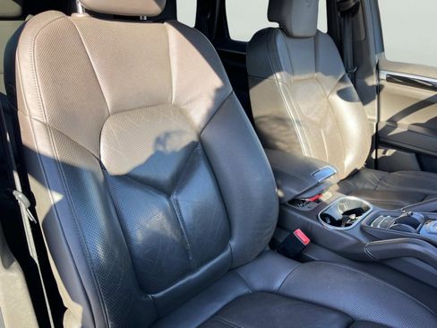 Used 2017 Porsche Cayenne Platinum Edition image 18
