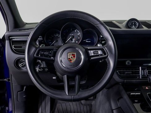 Certified 2025 Porsche Macan image 10
