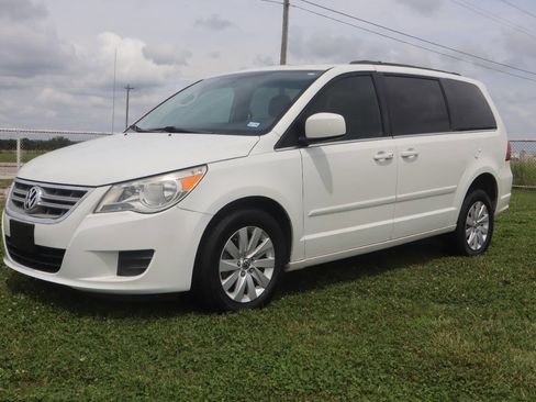 Used 2012 Volkswagen Routan SEL FWD image 7
