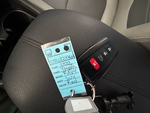 Used 2020 Toyota RAV4 XLE Premium image 55