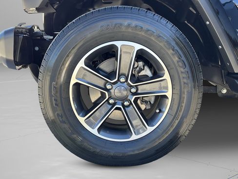 Used 2023 Jeep Wrangler Sahara image 33