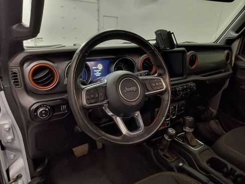 Used 2023 Jeep Gladiator Mojave w/ LED Lighting Group AWD/4WD image 4