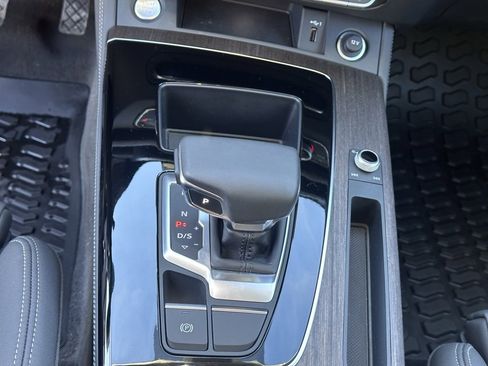 Used 2025 Audi Q5 e Premium Plus w/ Premium Plus Package image 16