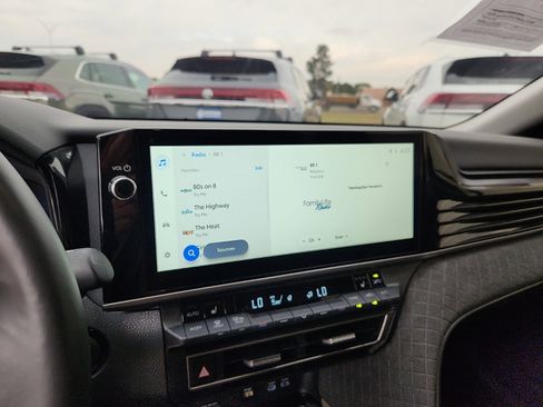 Used 2025 Toyota Camry XLE FWD image 19