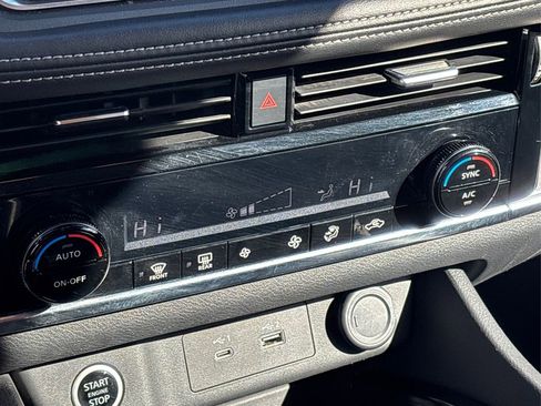 Used 2021 Nissan Rogue SV image 30