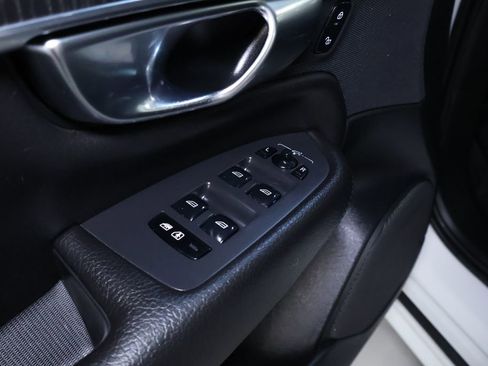 Used 2020 Volvo XC90 T6 Momentum image 14