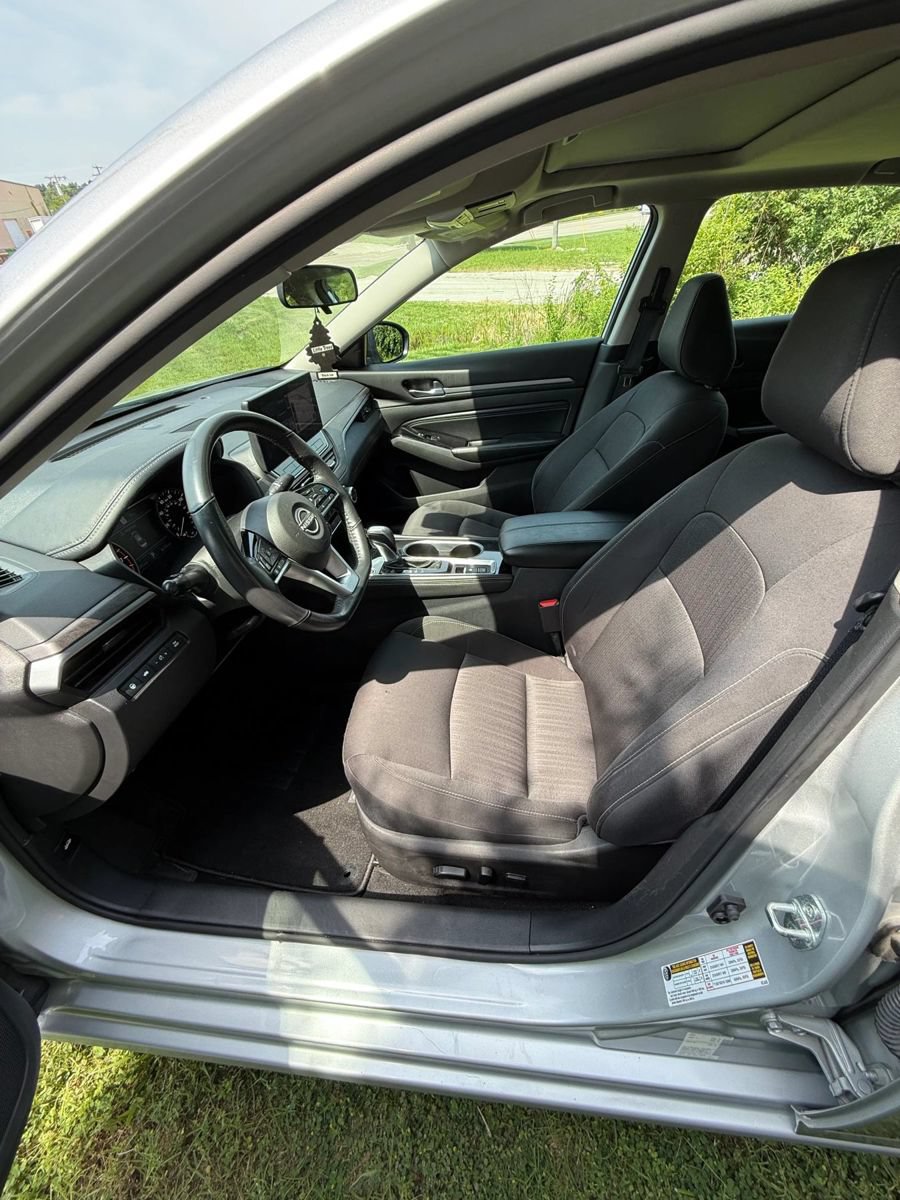 Used 2023 Nissan Altima 2.5 SV w/ SV Premium Package FWD image 13