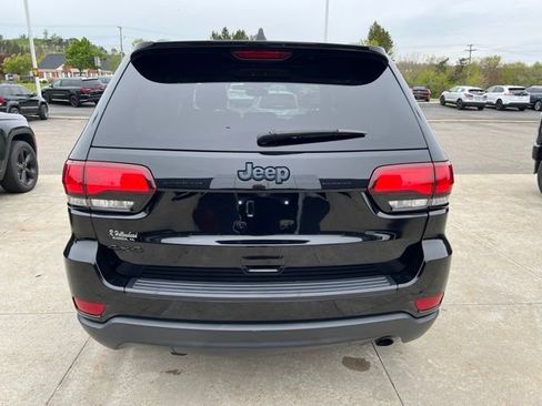 Certified 2019 Jeep Grand Cherokee Laredo AWD/4WD image 5
