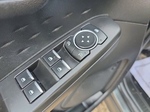 Used 2020 Ford Escape SE image 25