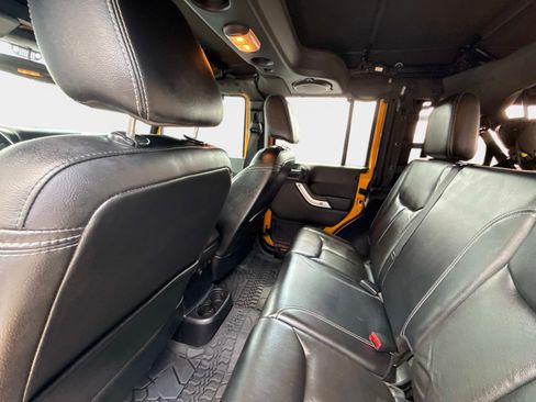 Used 2014 Jeep Wrangler Unlimited Rubicon w/ Connectivity Group AWD/4WD image 18