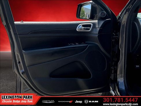 Used 2018 Jeep Grand Cherokee Altitude AWD/4WD image 19