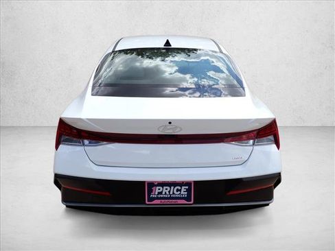 Used 2025 Hyundai Elantra Limited FWD image 3