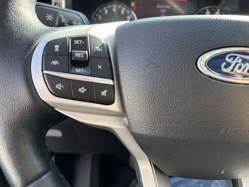 Used 2023 Ford Explorer XLT image 23