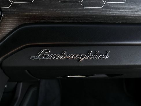 Used 2021 Lamborghini Urus image 38