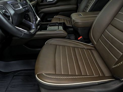 Used 2025 GMC Yukon Denali Ultimate w/ LPO, Floor Liner Package AWD/4WD image 14