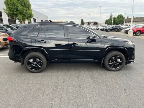 Used 2024 Toyota RAV4 SE w/ Weather & Moonroof Package AWD/4WD image 4