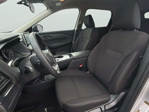Used 2025 Nissan Rogue S FWD image 11