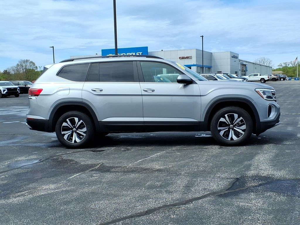 Used 2025 Volkswagen Atlas SE AWD/4WD image 17
