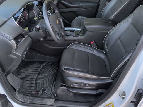 Used 2022 Chevrolet Traverse Premier image 25