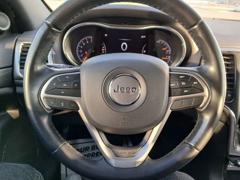 Used 2020 Jeep Grand Cherokee Laredo image 31
