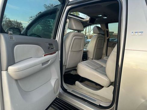 Used 2007 Chevrolet Avalanche LTZ w/ LTZ Preferred Equipment Group image 13
