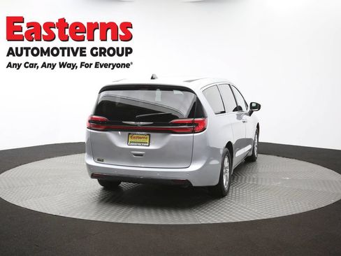 Used 2024 Chrysler Pacifica Touring-L FWD image 38