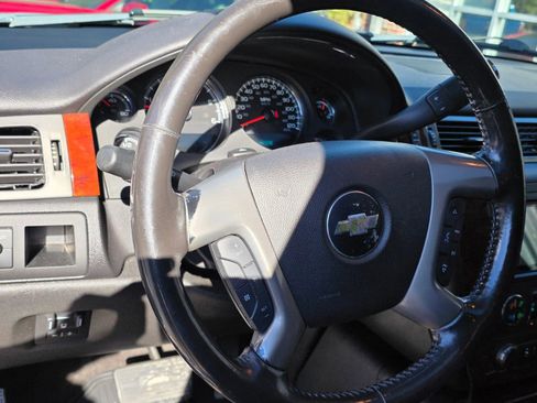 Used 2013 Chevrolet Avalanche LTZ image 11