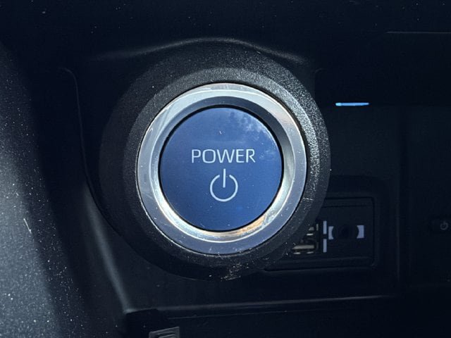 Used 2022 Toyota Venza LE AWD/4WD image 18