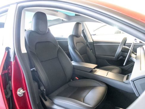 Used 2025 Tesla Model 3 image 25