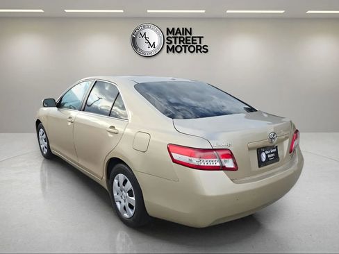 Used 2010 Toyota Camry LE image 3