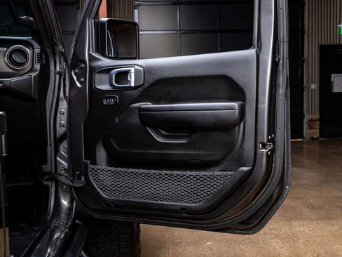 Used 2021 Jeep Gladiator Sport image 36