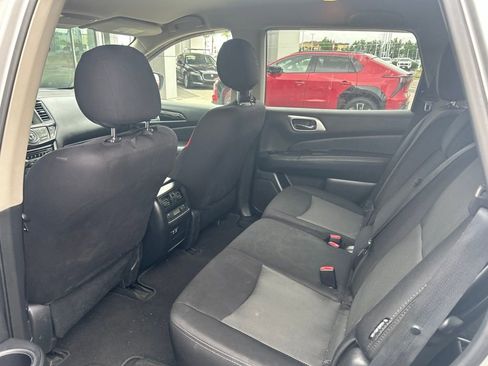 Used 2019 Nissan Pathfinder SV AWD/4WD image 7