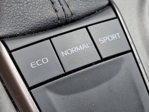 Used 2024 Toyota Camry SE FWD image 23
