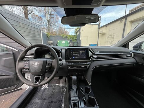 Used 2025 Toyota Camry LE image 28