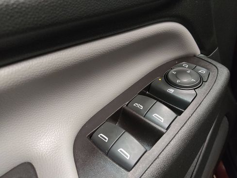 Used 2020 Chevrolet Equinox LS w/ LS Convenience Package image 27