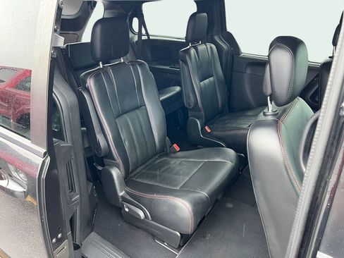 Used 2019 Dodge Grand Caravan GT FWD image 16