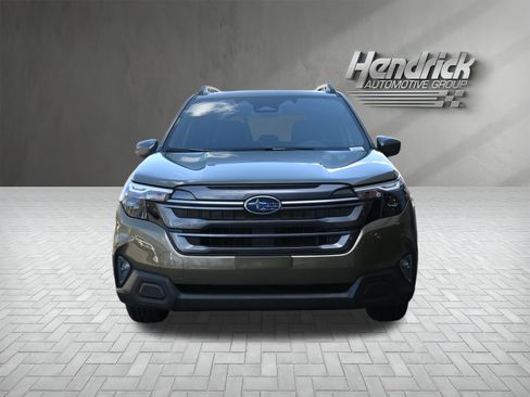 Used 2025 Subaru Forester Premium image 3