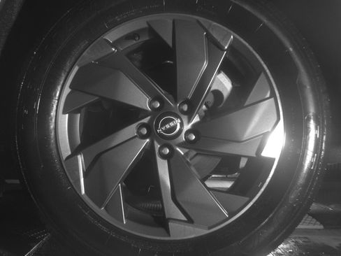 Used 2025 Nissan Rogue SV image 14