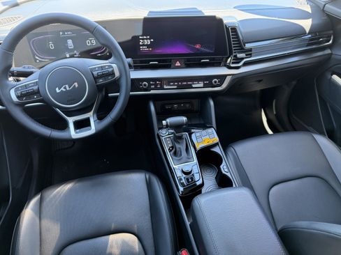 Used 2023 Kia Sportage EX image 13