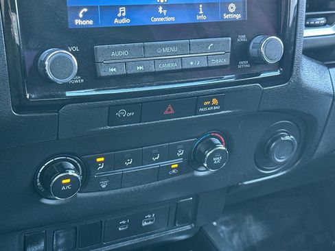 Used 2023 Nissan Frontier SV image 15