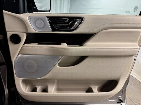 Used 2018 Lincoln Navigator Reserve w/ Technology Package AWD/4WD image 19