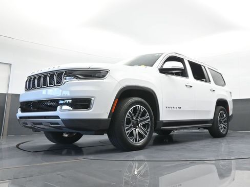 Used 2022 Jeep Wagoneer Series III RWD image 60